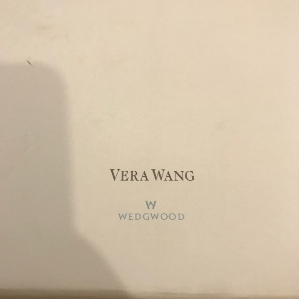 Vera Wang wedding: cake knife set/champagne flutes